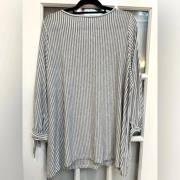 Max Studio Women's Tie Sleeve Blouse in Ivory/Indigo Dainty Stripe Plus Size 2X - Picture 5 of 13